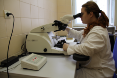 M.Sc. Martina Matoušková – PhD. student working with ultramicrotome